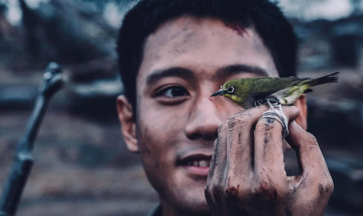 Một khung hình xúc động trong “Mưa đỏ”. Ảnh: ĐPCC