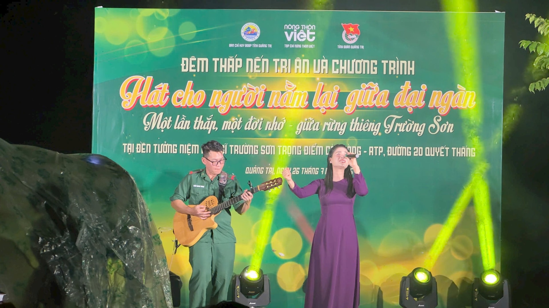 Đêm nhạc tri ân các liệt sĩ Trường Sơn diễn ra tối 26/7/2025 tại Đền tưởng niệm liệt sĩ Trường Sơn trọng điểm Cà Roòng-ATP, trên tuyến đường 20 Quyết thắng. Ảnh: T.V