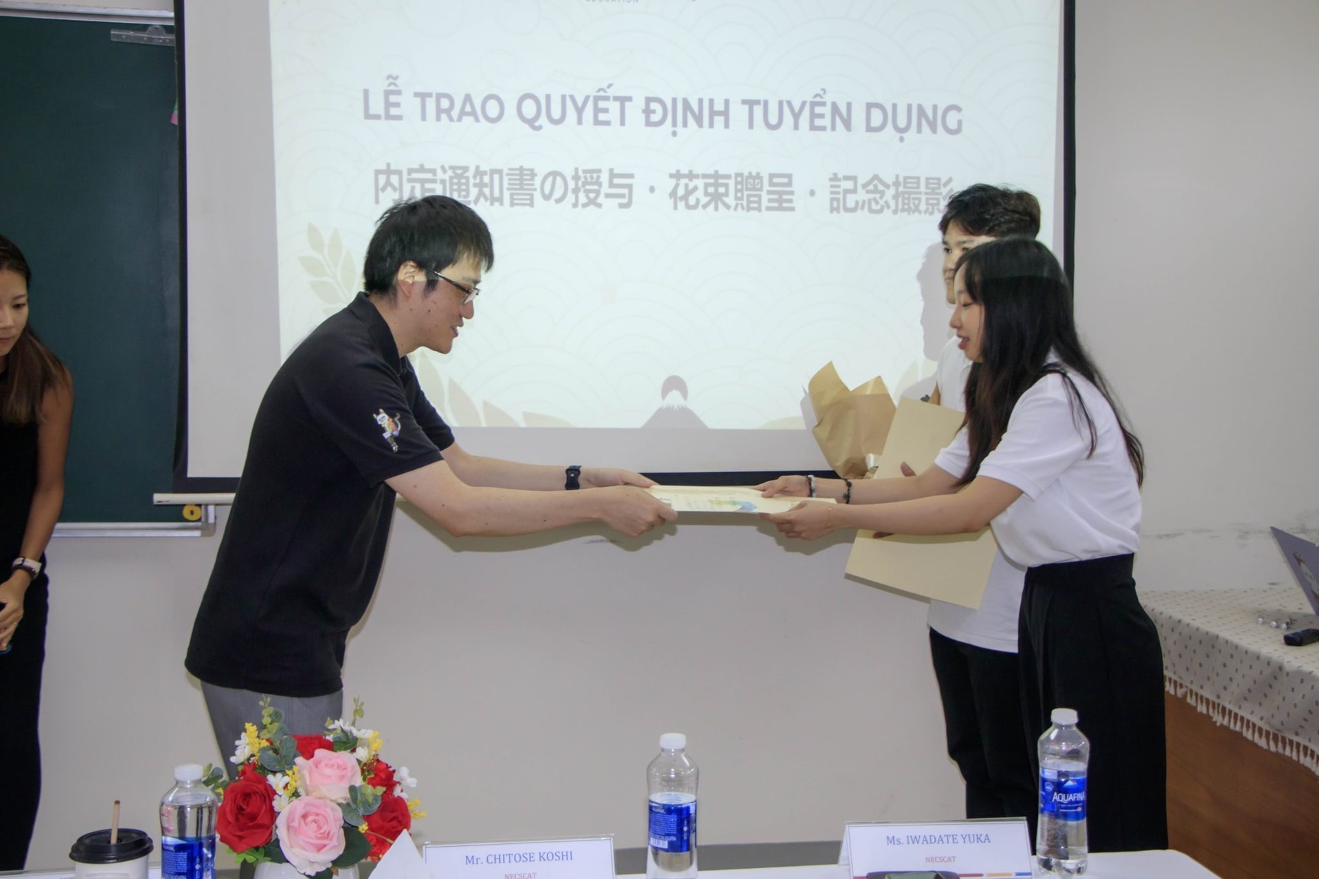 Các sinh viên của chương trình Kỹ sư công nghệ phần mềm song ngữ Việt - Nhật được doanh nghiệp tuyển dụng ngay khi vừa tốt nghiệp. Ảnh: NHẬT HẠ