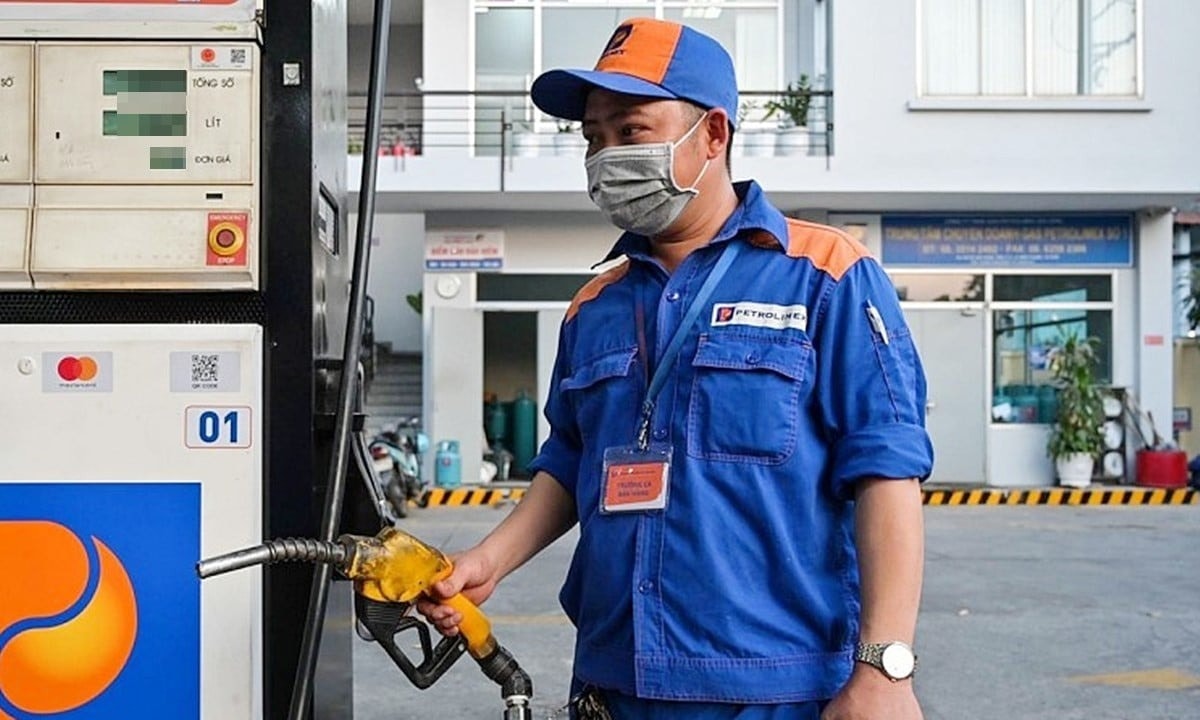 Giá xăng dầu hôm nay 10 8 Dầu giảm kỷ lục, xăng trong nước vẫn tăng