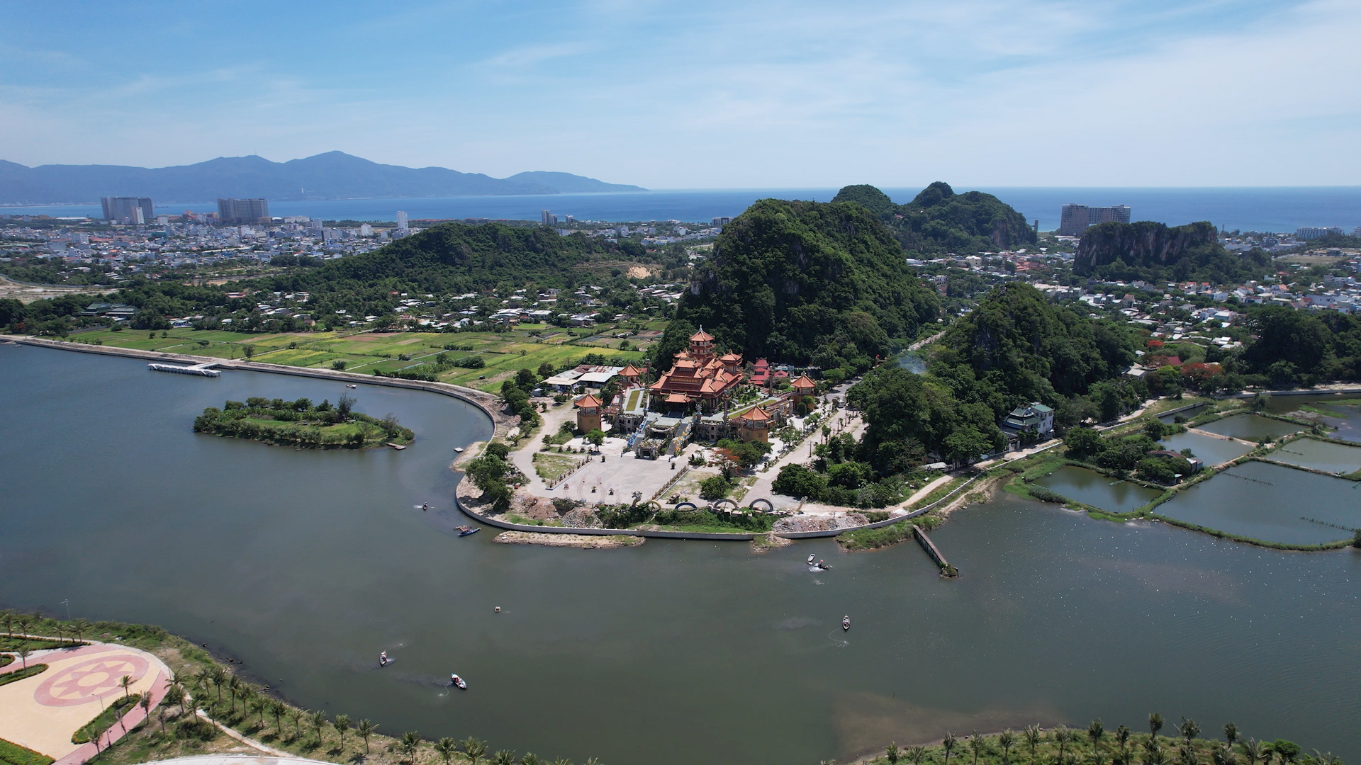 quan-the-am-pagoda-in-da-nang-marble-mountains-vie-2025-06-09-05-01-13-utc.mov.00_00_23_07.still001.png