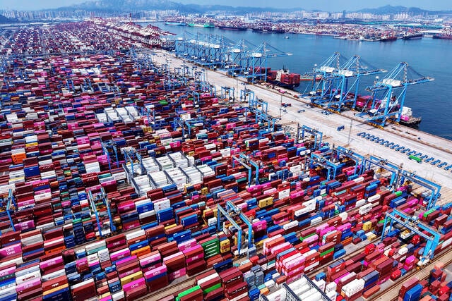 Các container tại cảng Thanh Đảo, tỉnh Sơn Đông (Trung Quốc). Ảnh: Getty Images