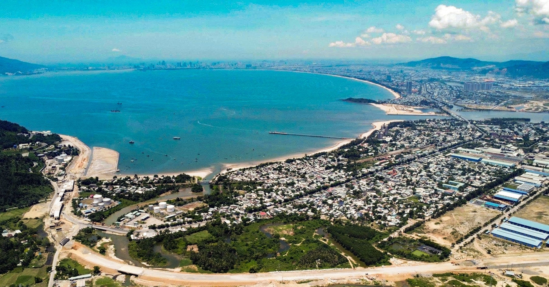 Đà Nẵng cần có cơ chế bảo vệ cán bộ năng động, sáng tạo vì lợi ích chung thực hiện những mô hình mới chưa từng có trong tiền lệ theo đúng tinh thần Kết luận số 14-KL/TW. Trong ảnh: Đà Nẵng đang quy hoạch Khu thương mại tự do với quy mô lớn, gồm 7 vị trí quan trọng nằm rải rác tại phường Hải Vân, xã Bà Nà, xã Hòa Vang. Ảnh: PV
