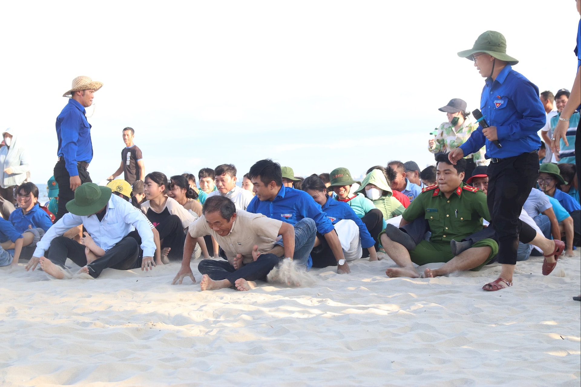 Người dân tham gia hội thi 