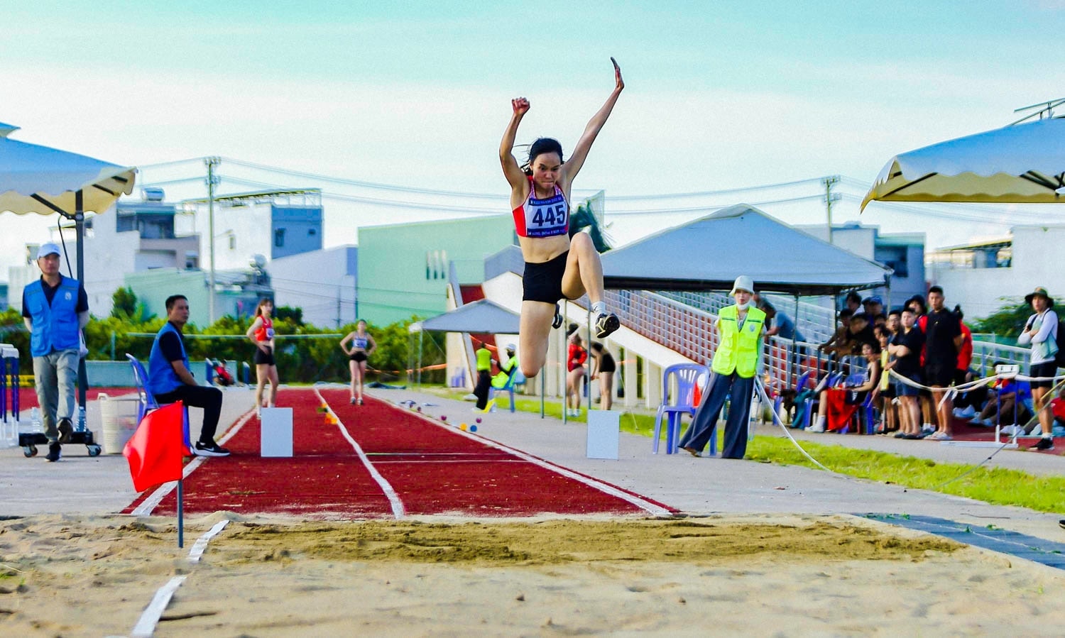 On August 12 , Da Nang athlete Tran Thi Loan clinched the silver medal in the women’s triple jump with an impressive mark of 13.66 meters.