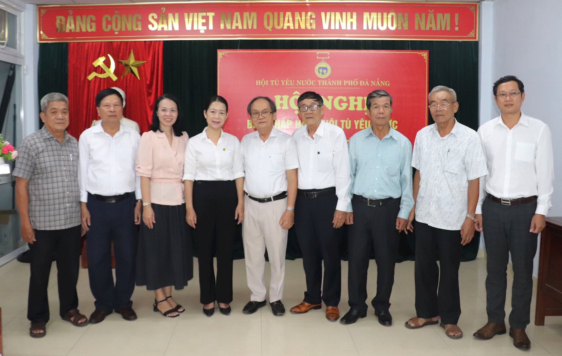 BAN THUONG VU TU YEU NUOC