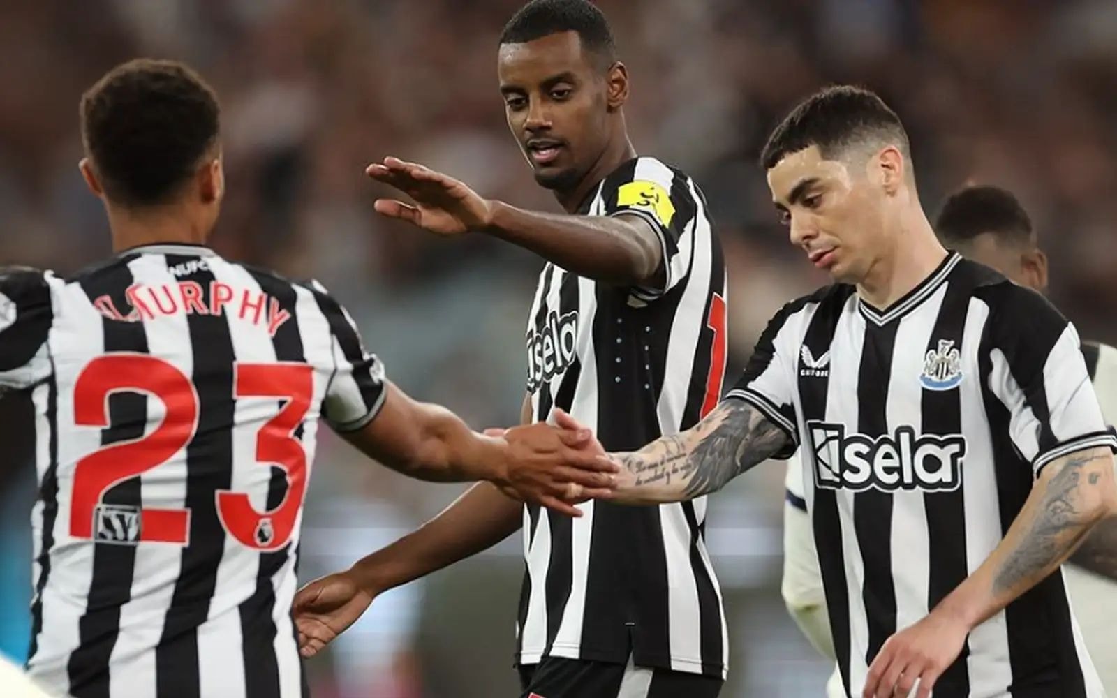 Newcastle với khủng hoảng trước mùa giải