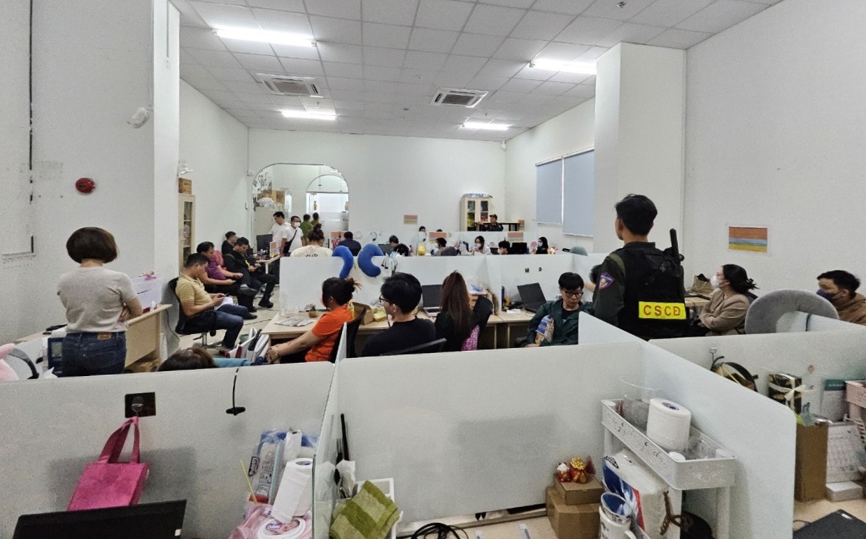 Công an thành phố triệt xóa đường dây cho vay lãi nặng với số tiền giao dịch lên tới 9.000 tỷ đồng, bắt giữ hàng trăm đối tượng có liên quan. Ảnh LÊ HÙNG