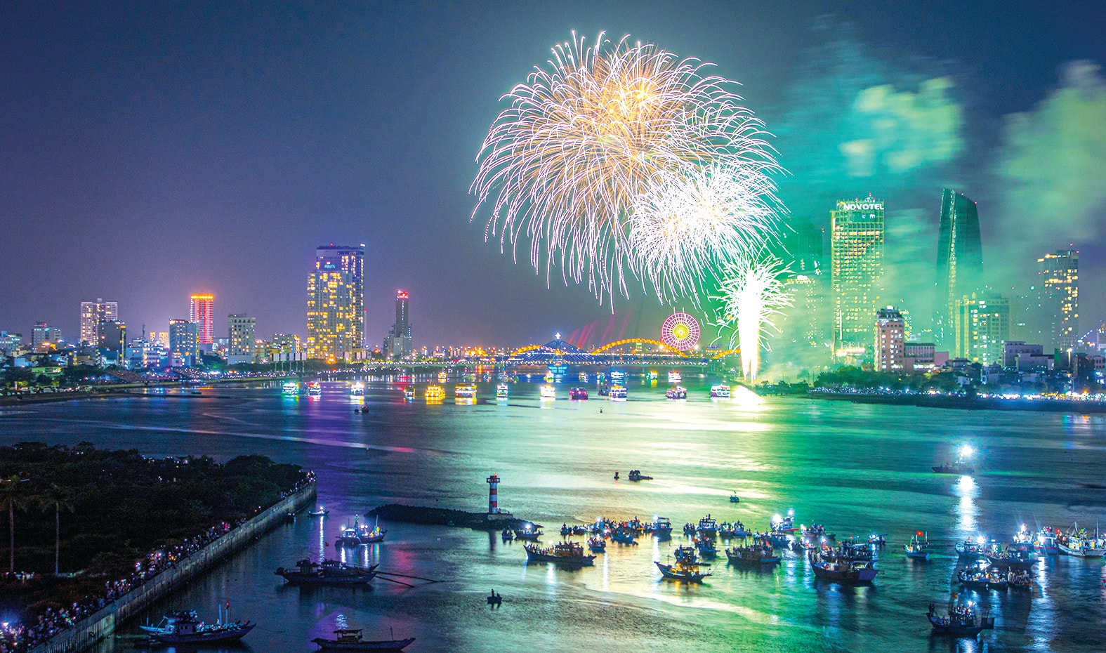 មហោស្រពកាំជ្រួច Da Nang បានក្លាយជាម៉ាកសញ្ញាតែមួយគត់សម្រាប់ទីក្រុងនៅលើច្រាំងទន្លេ Han។ រូបថត៖ PHAM TOAN