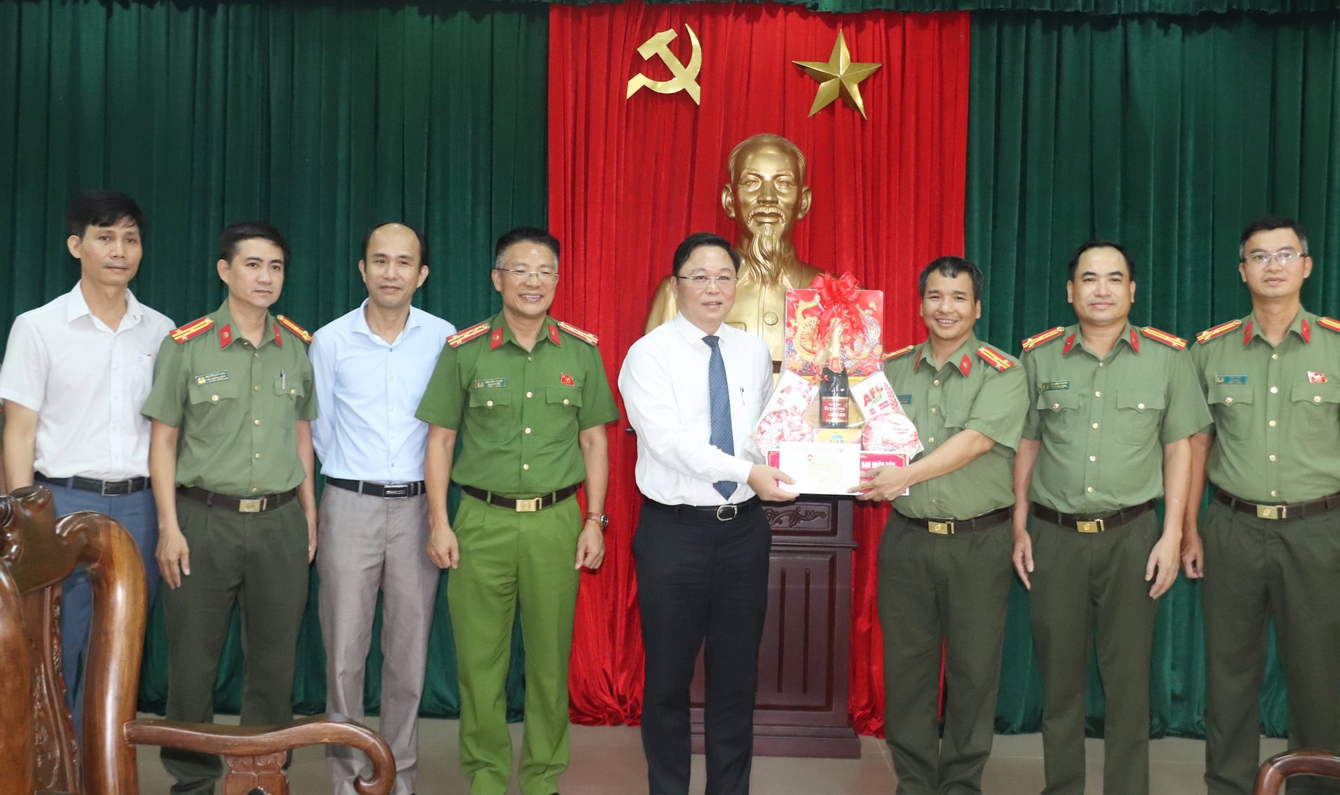 CUC NGOAI TUYEN