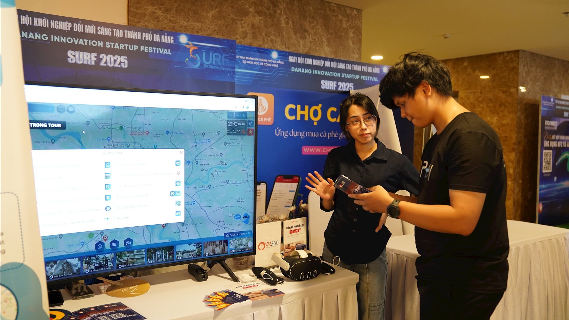 Các quỹ đầu tư, doanh nghiệp, startup gặp gỡ, trao đổi tại SURF 2025. Ảnh: VĂN HOÀNG