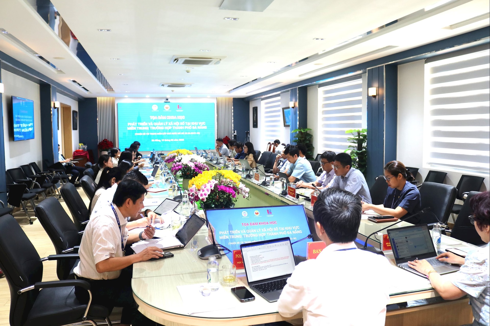 Quang cảnh buổi tọa đàm. Ảnh: HOÀNG