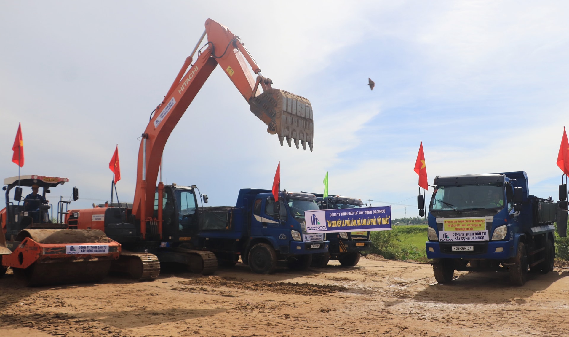 Construction equipment and machinery at the groundbreaking ceremony. Photo: DAC MANH