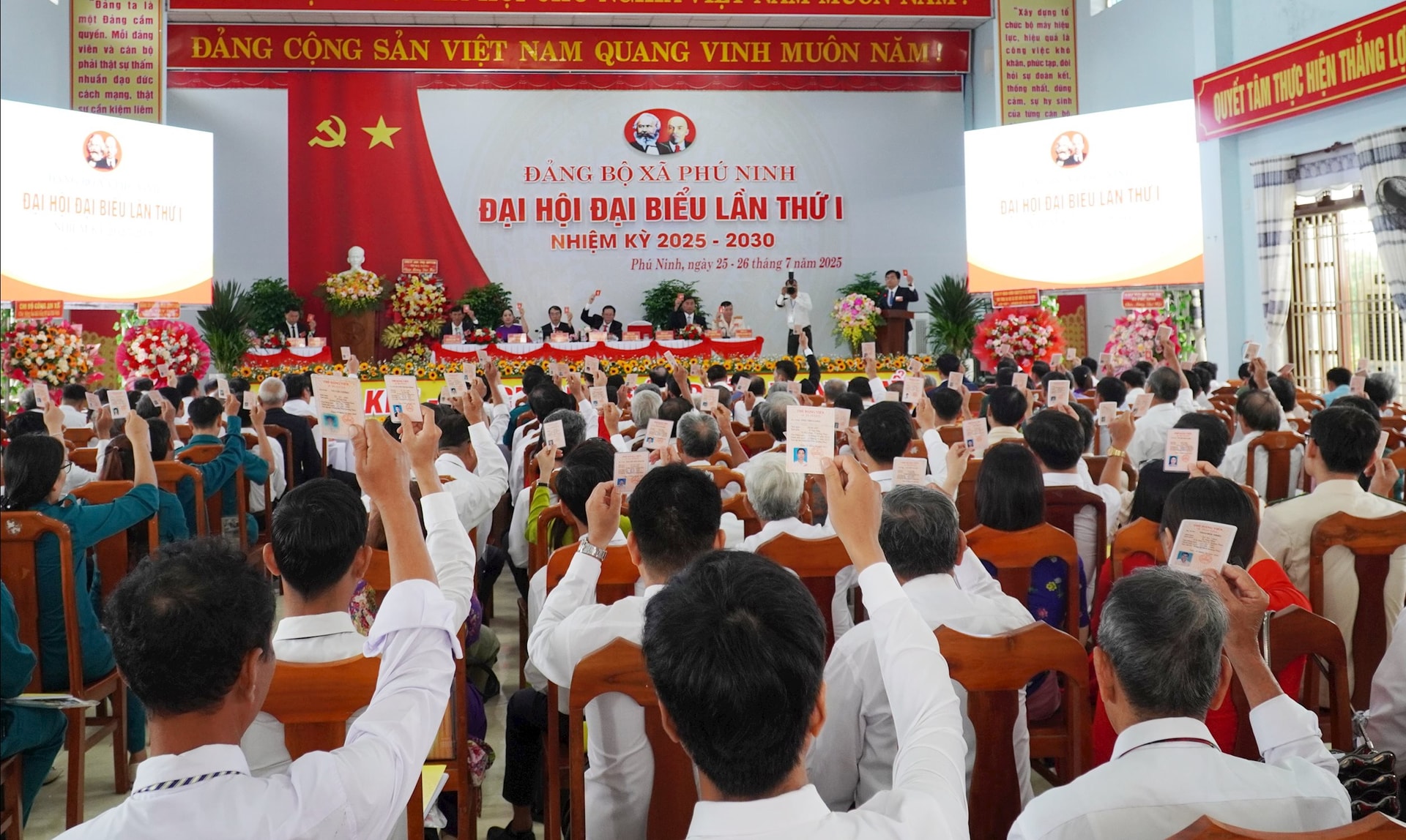anh dai hoi Phu Ninh