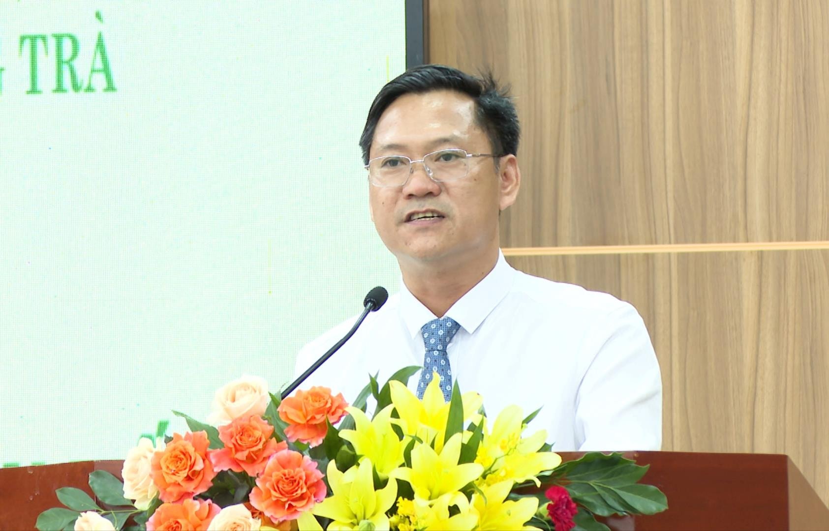 Chủ tịch UBND phường Hương Trà Trần Trung Hậu phát động phong trào thi đua giai đoạn 2025 - 2030. Ảnh: K.NGÂN - Q.THÀNH