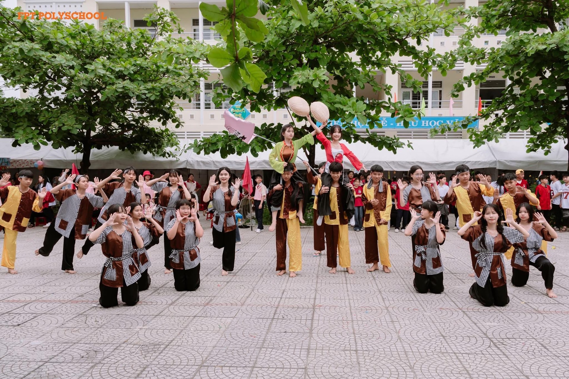 Ngày hội Văn hóa dân gian năm học 2024 - 2025 được học sinh Trường THCS Nguyễn Chơn tham gia hưởng ứng nhiệt tình. Ảnh: ĐOÀN HẠO LƯƠNG