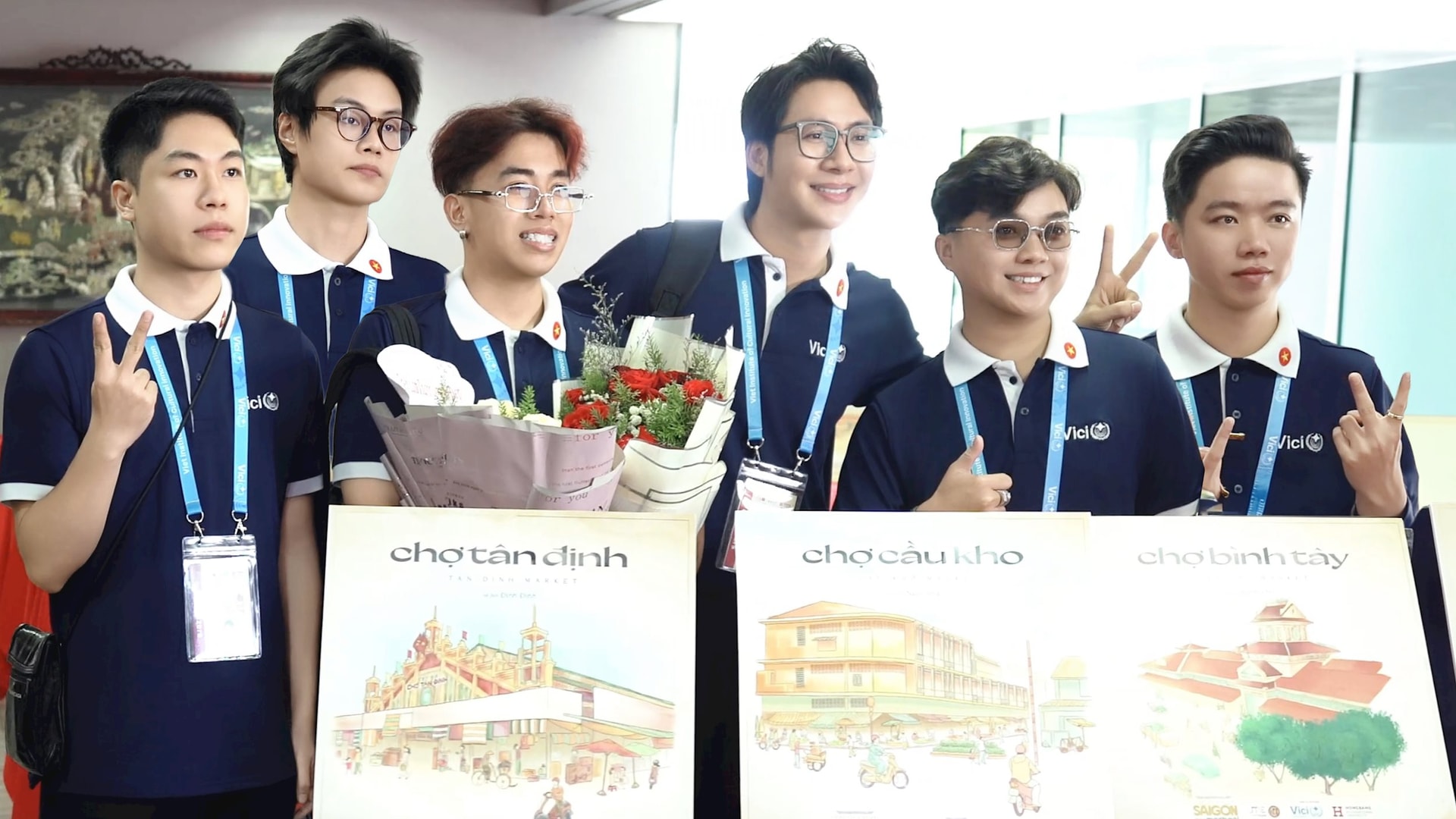 Anh Trần Công Quỳnh (bìa phải) cho biết, trong tương lai, dự án sẽ mở rộng ra các tỉnh thành khác, để mỗi địa phương đều có cơ hội được tái hiện và kể lại ký ức đô thị của riêng mình.