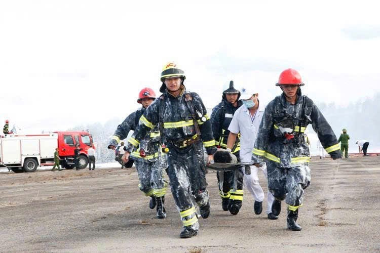 Trung tâm Cấp cứu 115 thành phố Đà Nẵng phối hợp lực lượng cảnh sát Phòng cháy chữa cháy và Cứu nạn cứu hộ đáp ứng các tình huống khẩn cấp về y tế. Ảnh: ĐVCC