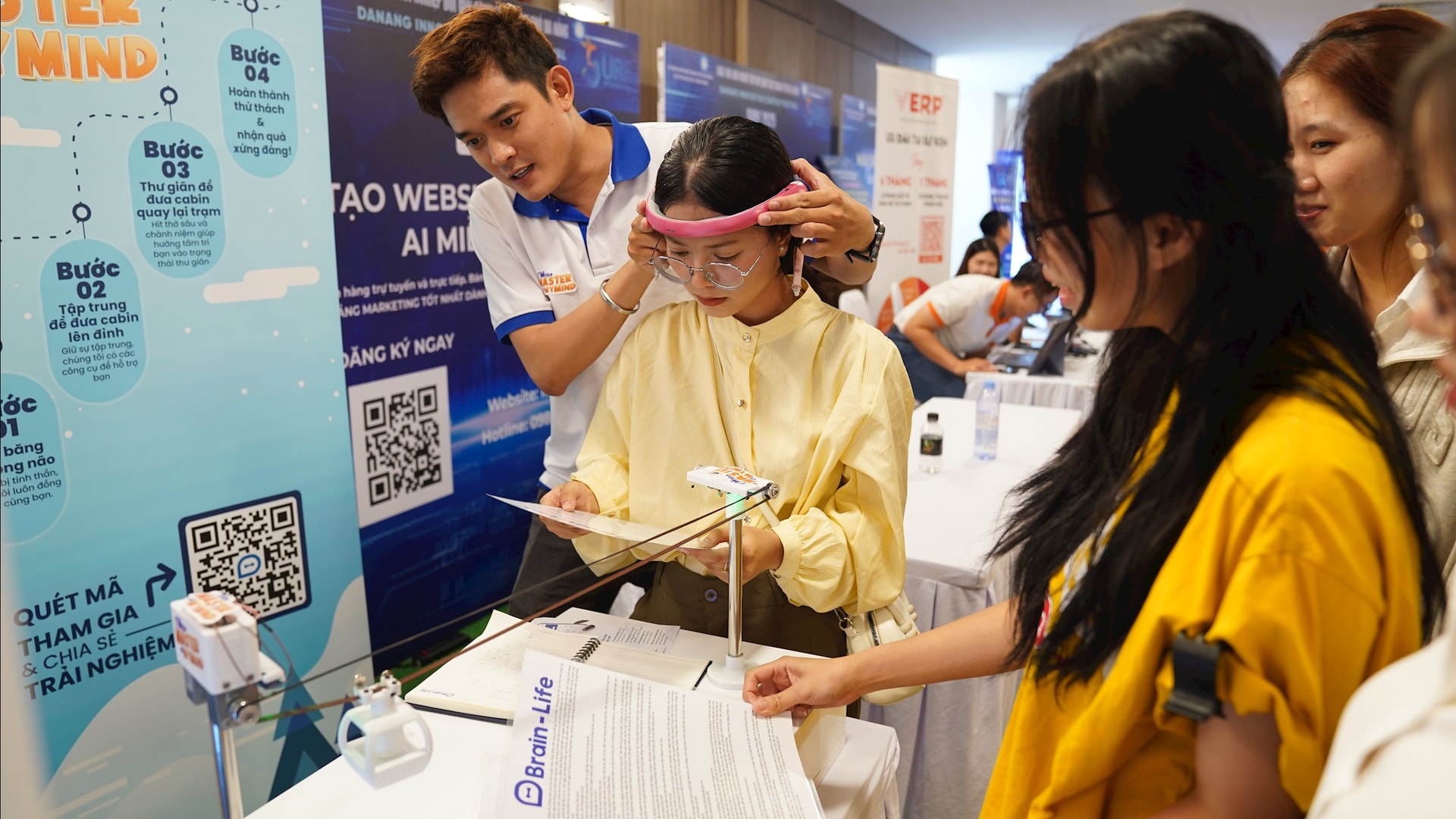 Các sản phẩm của startup cần đáp ứng được nhu cầu của thị trường. Ảnh: VĂN HOÀNG