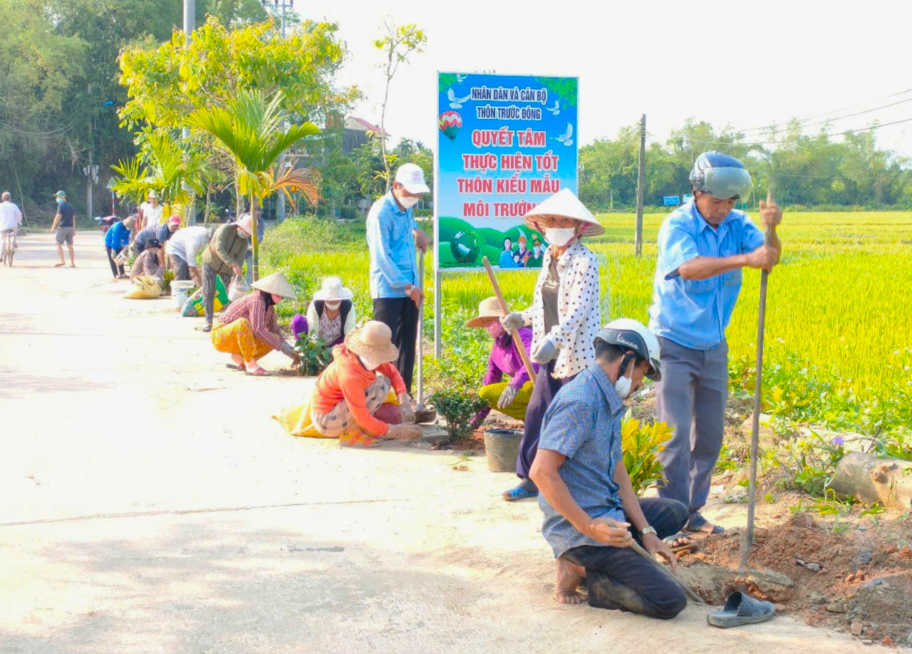 Người dân xã Bà Nà đồng lòng, chung sức xây dựng nông thôn mới. Ảnh: N.Q