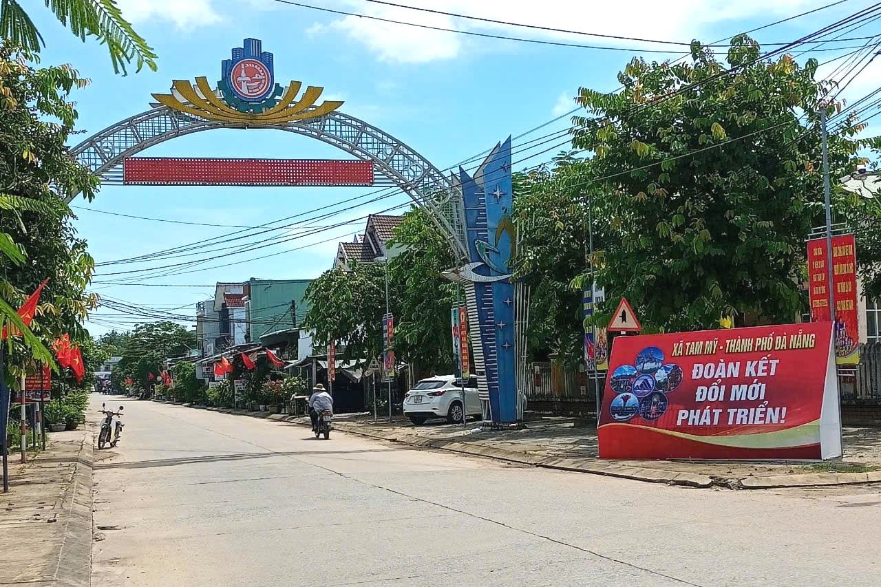 Đường giao thông xã Tam Mỹ. Ảnh: VĂN PHIN