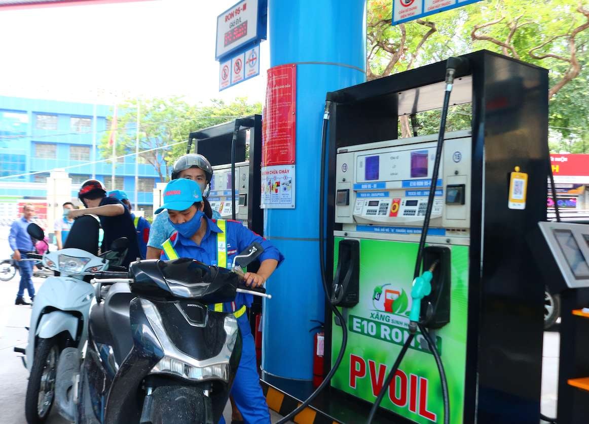 Giá xăng dầu hôm nay 27/8: Dầu thế giới quay đầu giảm hơn 2%