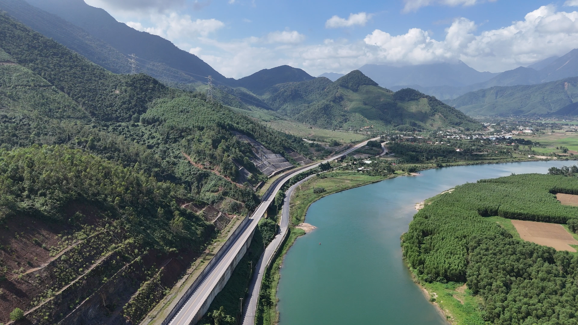 Město navrhuje ústřední vládě účast v programu plateb za výsledky implementace REDD+ a v pilotním projektu obchodování s lesními uhlíkovými kredity. Foto: HOANG HIEP