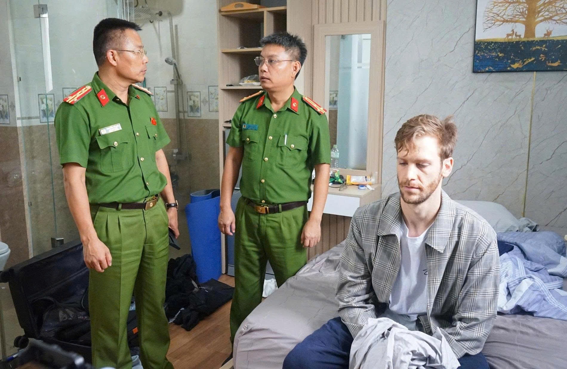 Đối tượng tại thời điểm bị bắt giữ. Ảnh: CACC
