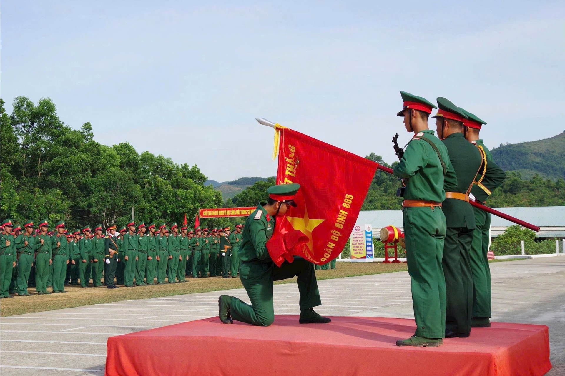 Sáng đẹp hình ảnh Bộ đội Cụ Hồ trong thời kỳ mới. Ảnh: HOÀNG LÂM