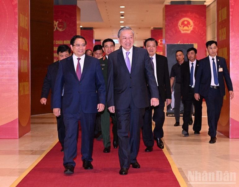 Tổng Bí thư Tô Lâm, Thủ tướng Phạm Minh Chính và các đồng chí lãnh đạo Đảng, Nhà nước tới dự Lễ kỷ niệm 80 năm Ngày thành lập Chính phủ. (Ảnh: TRẦN HẢI)