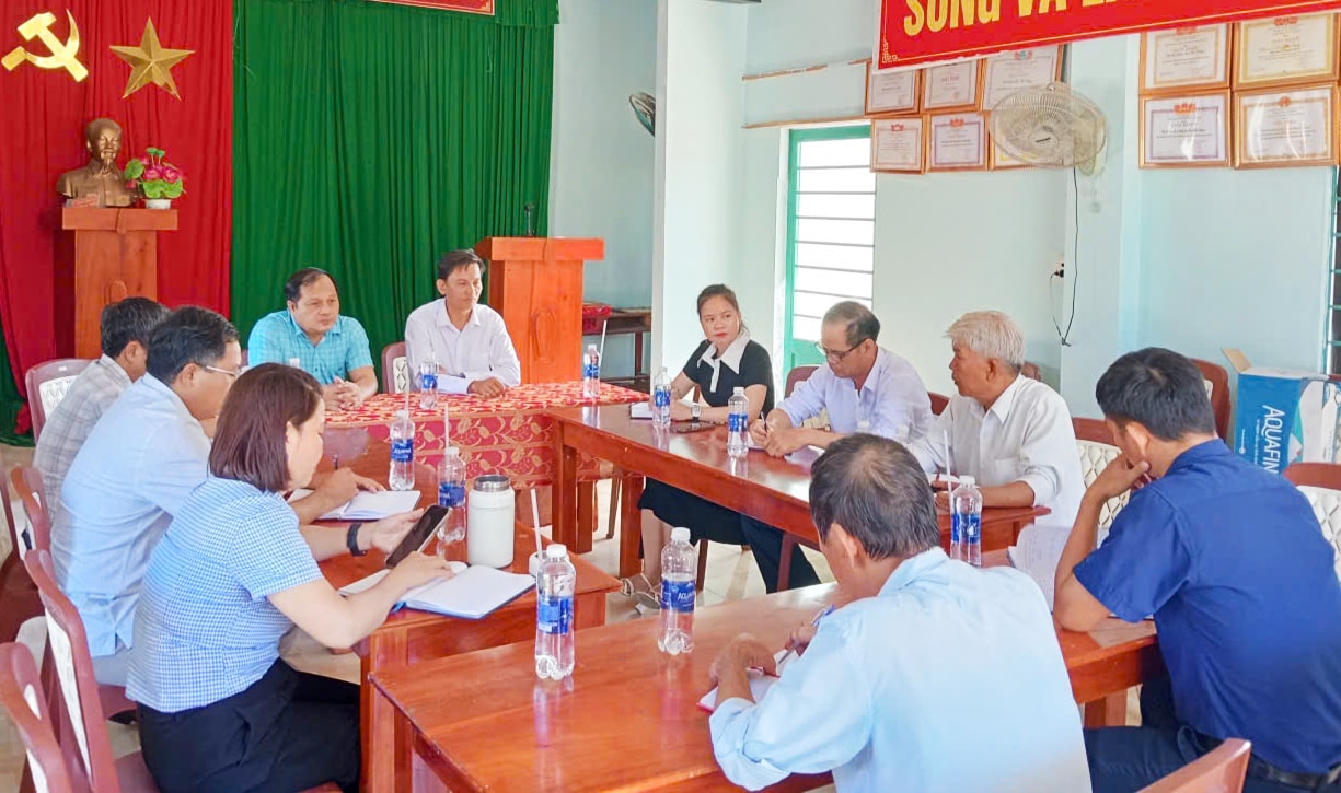 Quế Sơn Trung họp với chi bộ
