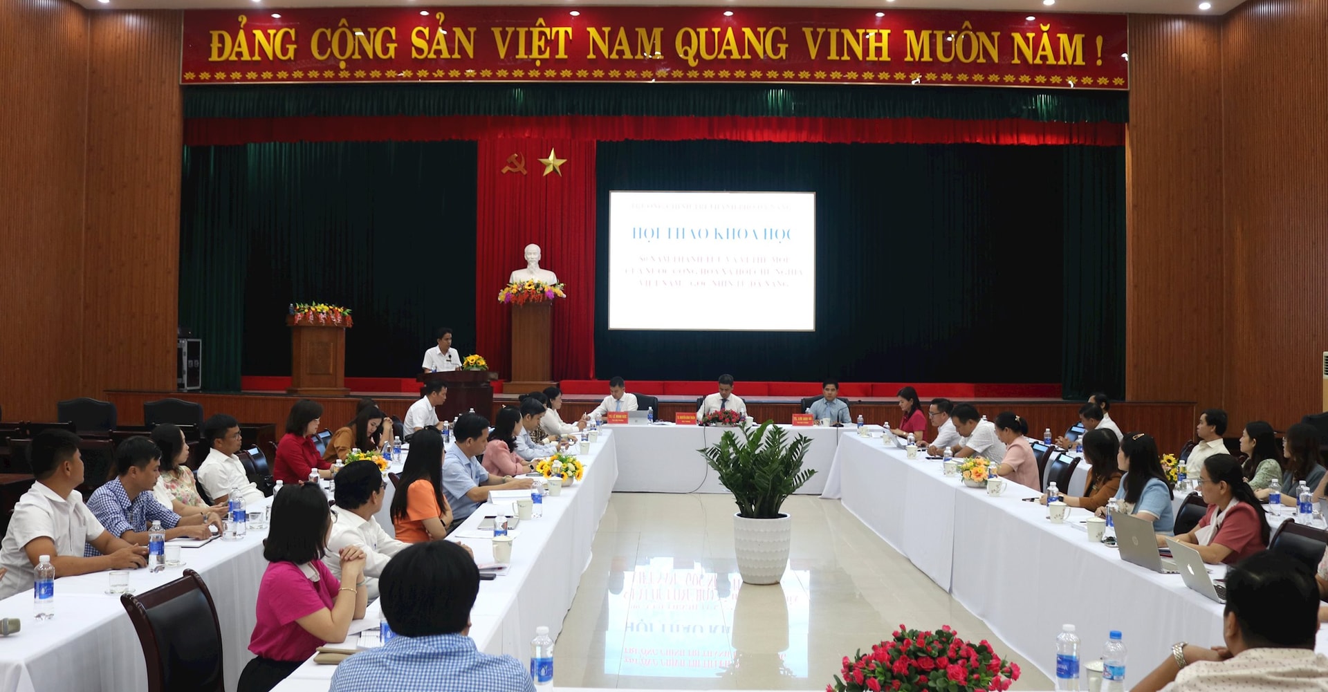 truong chinh tri 1
