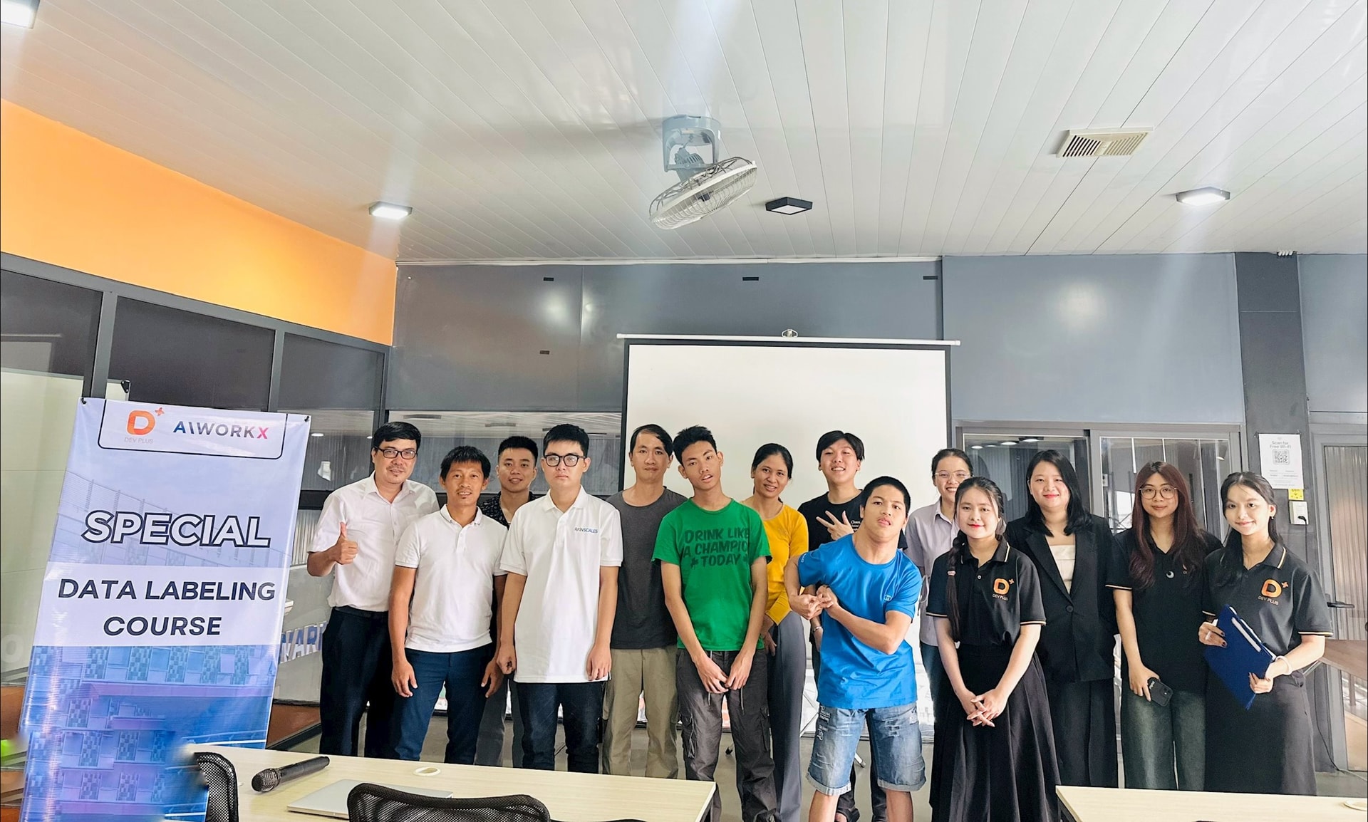 Lớp học Special Data Labeling tại Đà Nẵng, nơi không chỉ dạy kỹ năng mà còn tôn trọng sự khác biệt. Ảnh: NGUYỆT QUẾ