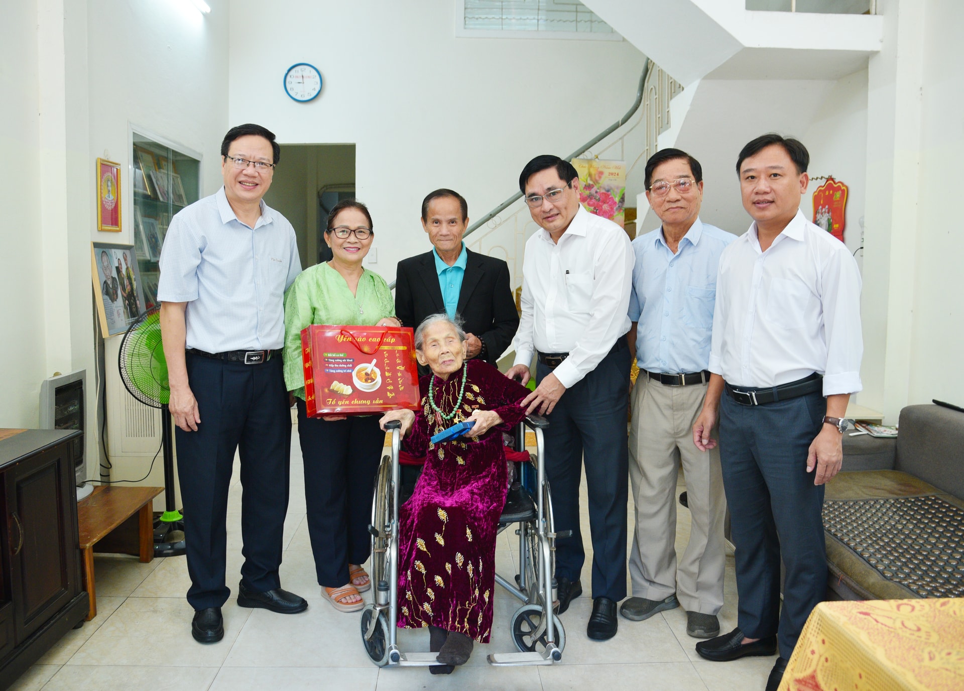 31-8 Thanh Khe visita a la heroica madre de Vietnam, Le Thi Thoi