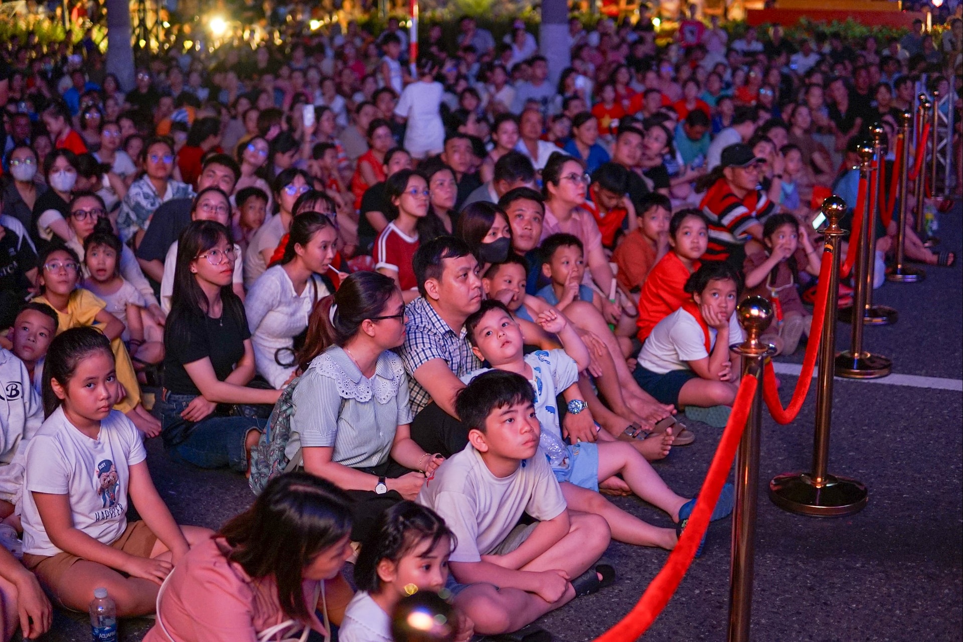Evenemanget drog till sig uppmärksamhet och följare från många inhemska och utländska turister. Foto: XUAN SON