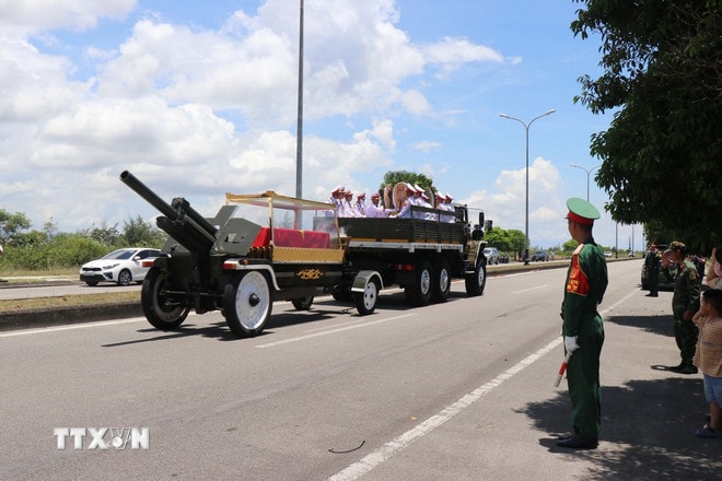 ttxvn-le-dua-tang-quang-ngai-1.jpg