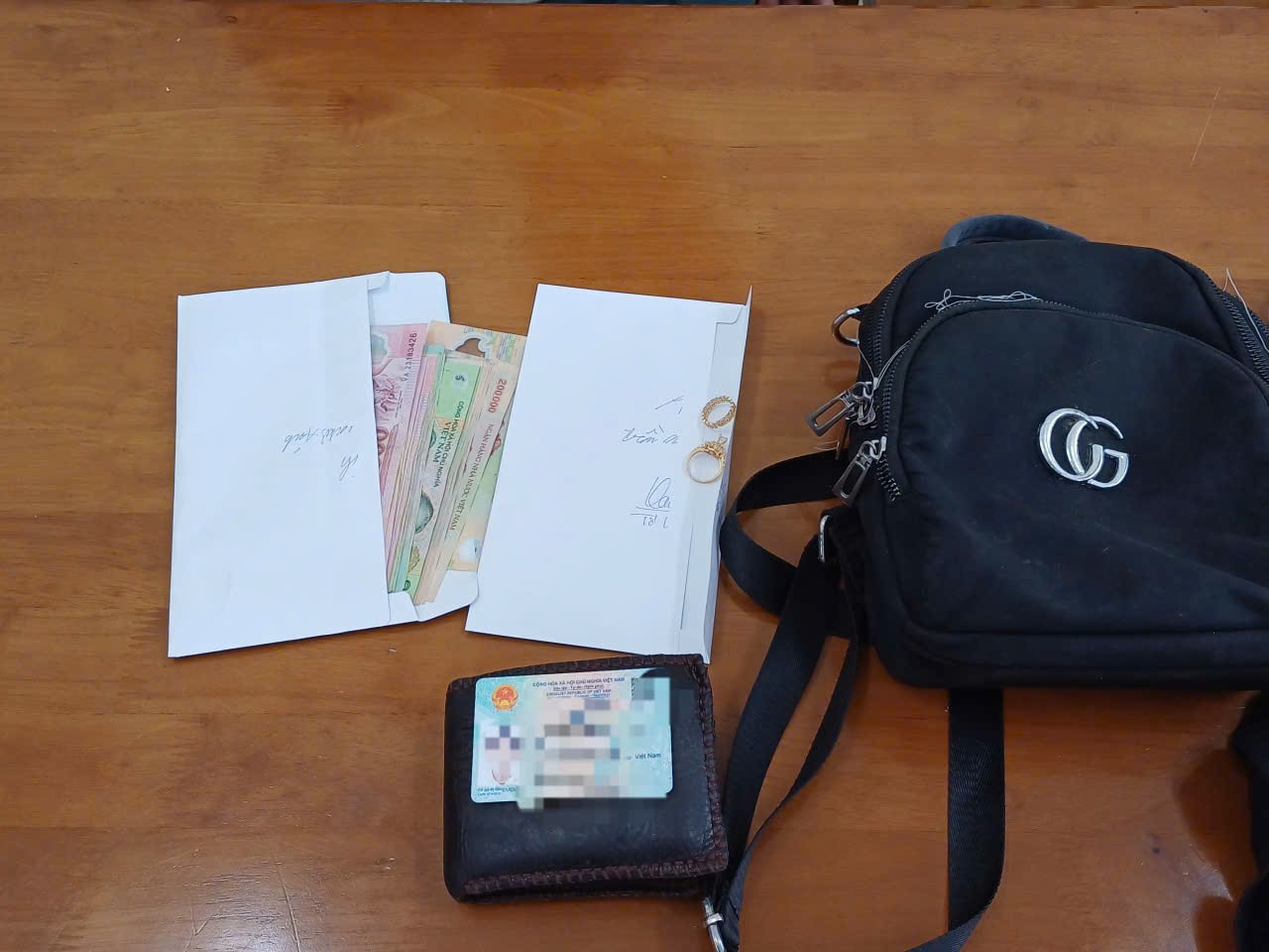 Tang vật công an thu giữ. Ảnh: M.T