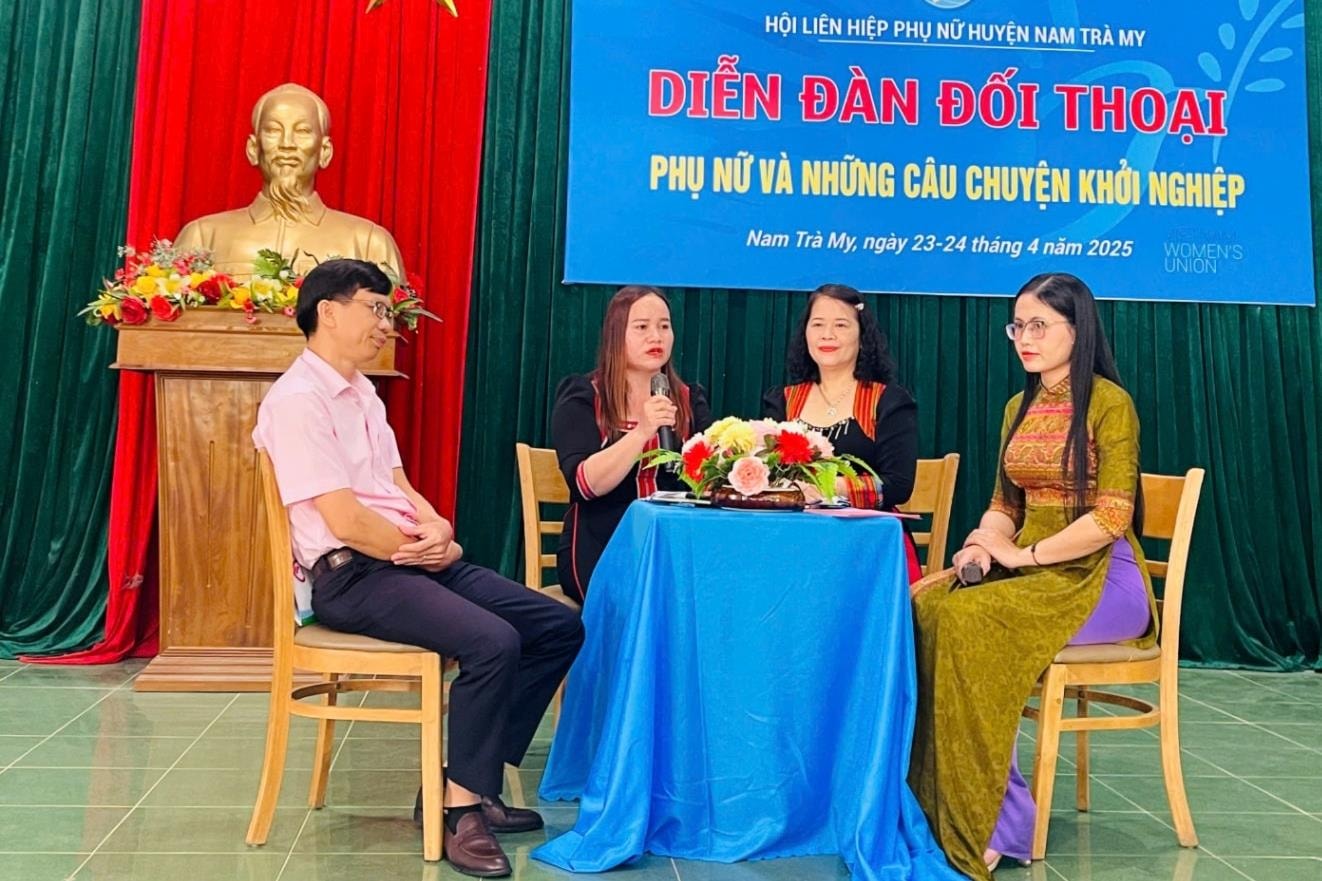 Chị Nguyễn Thị Nhẹ tích cực tham gia các diễn đàn, lan tỏa tinh thần khởi nghiệp trong hội viên phụ nữ. Ảnh: HỒ QUÂN