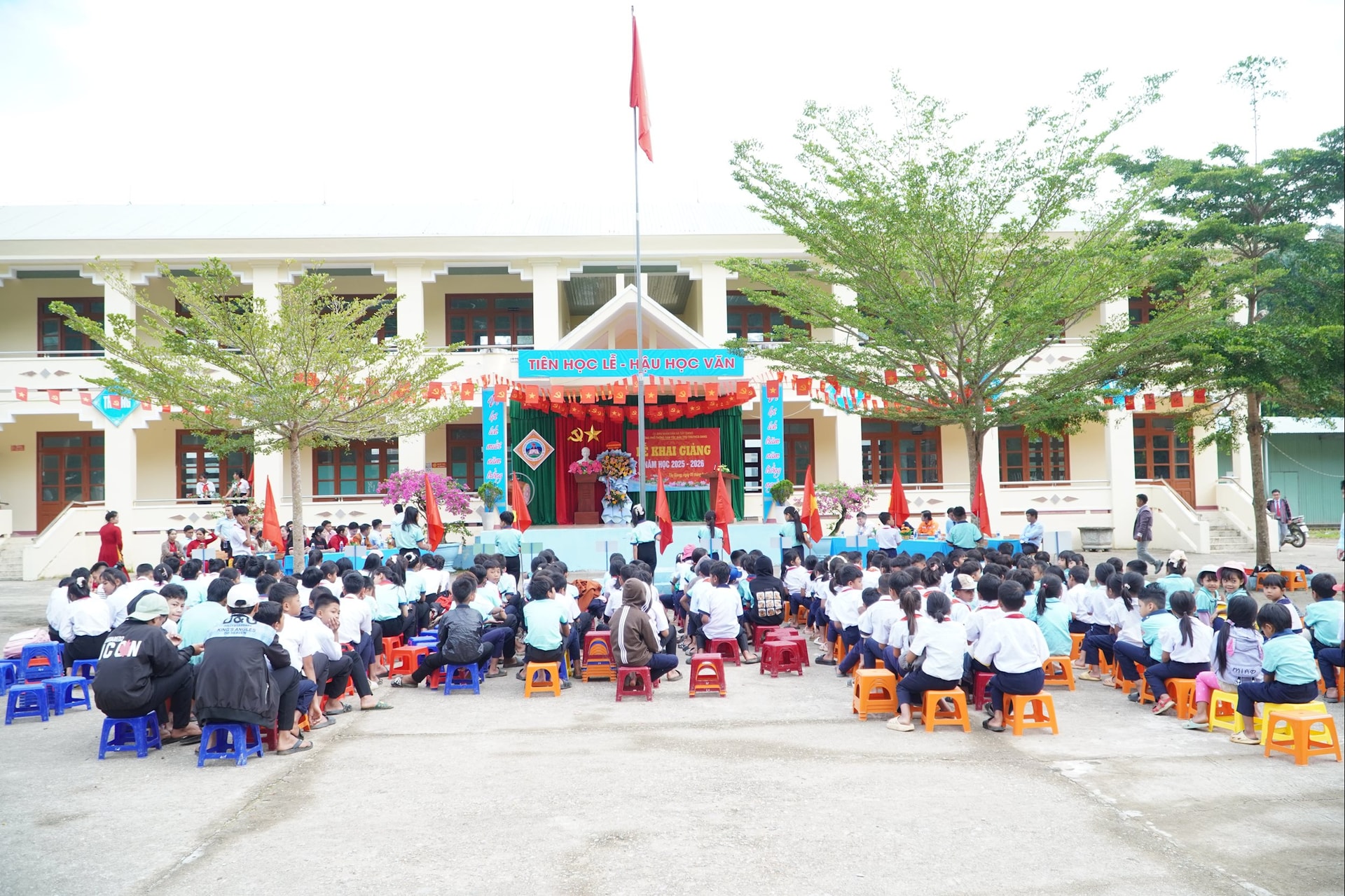 Toàn cảnh lễ khai giảng năm học mới tại trường PTDTBT TH&THCS Dang . Ảnh: BNƯỚCH BUC