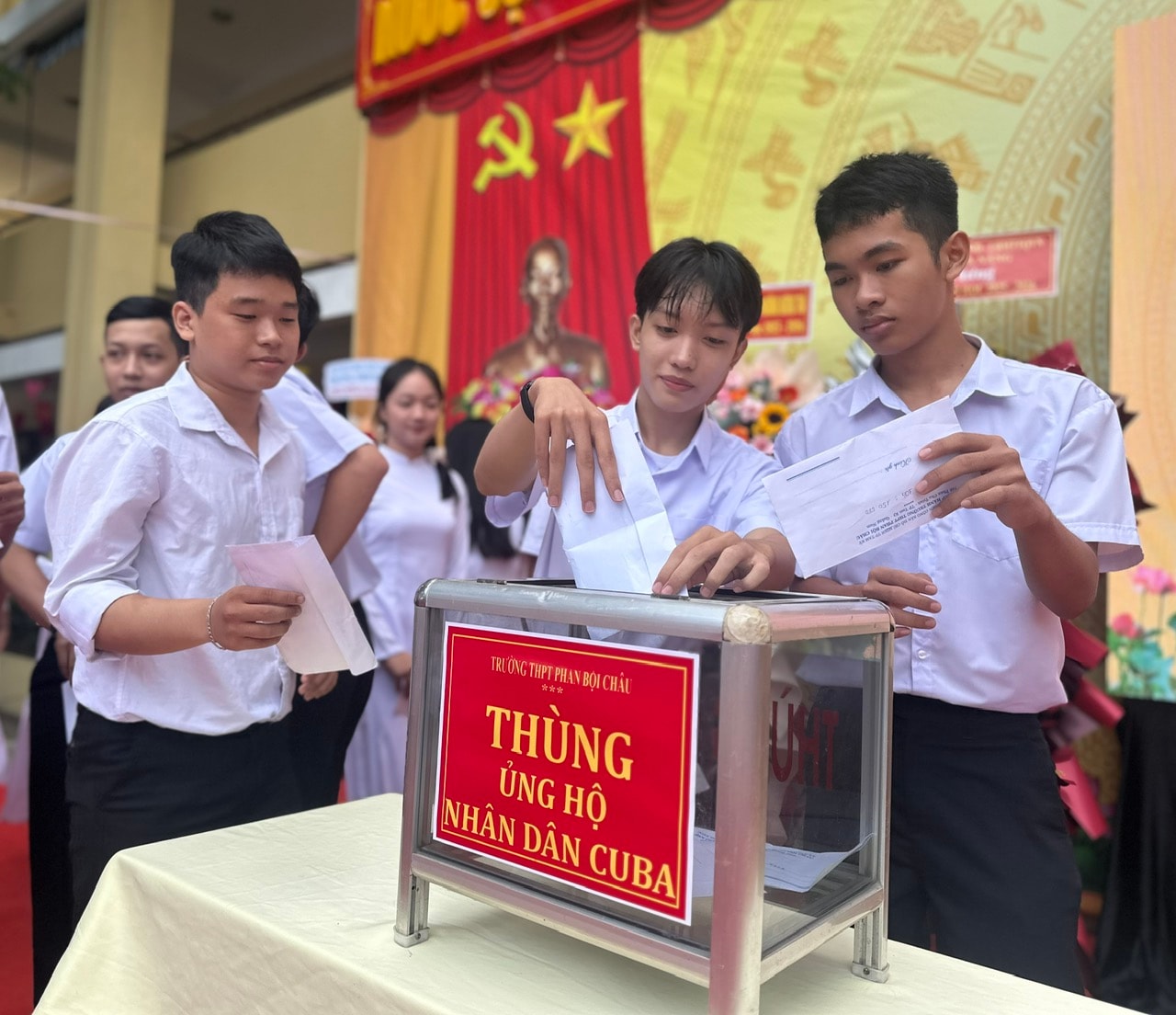 Phát động Chương trình ủng hộ nhân dân Cuba anh em.