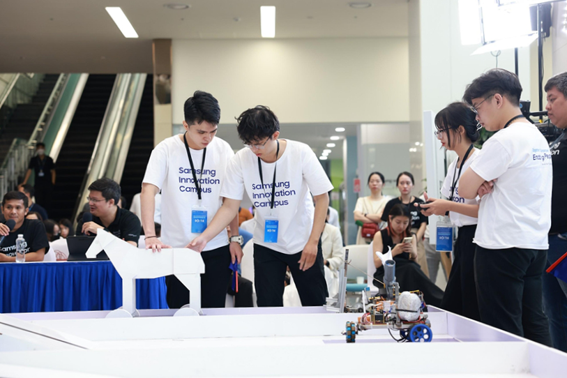 Da Nang has a good university system and training facilities to serve the semiconductor industry. In the photo: Duy Tan University students participating in the Samsung Innovation Campus training program. Photo: MINH LE
