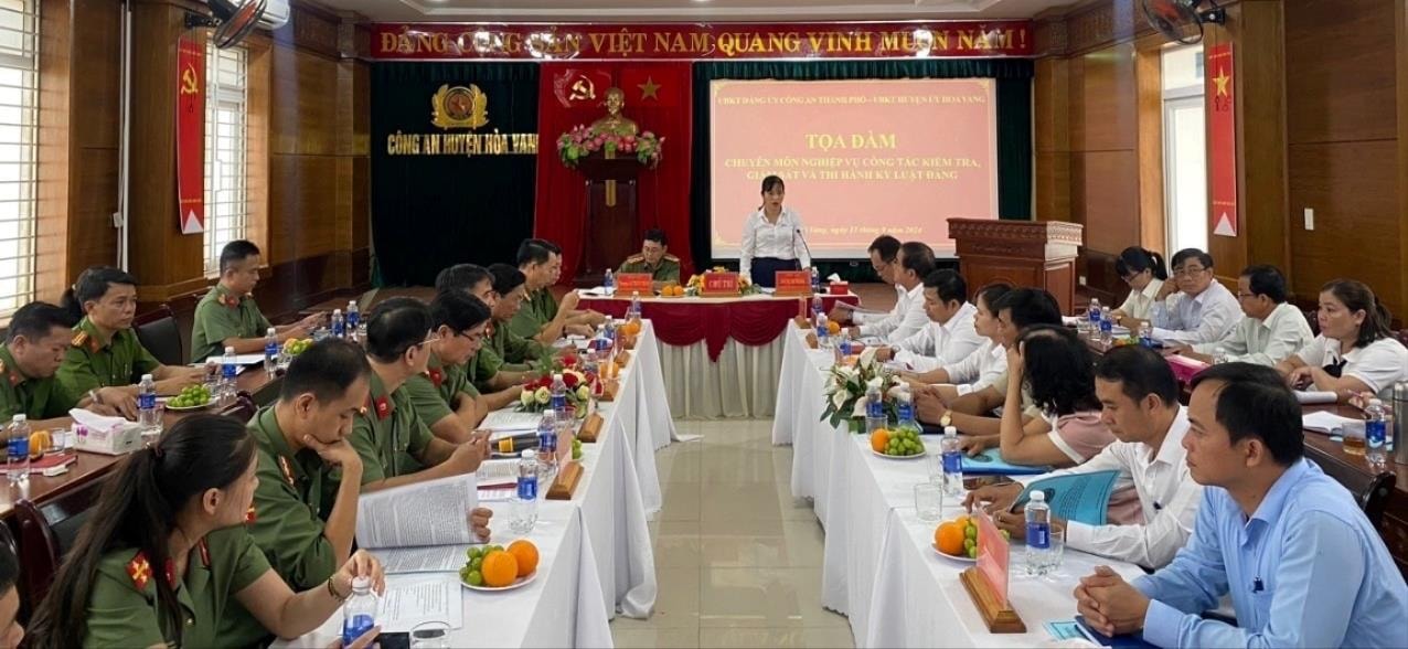 ubkt-dang-uy-cong-an-thanh-pho-to-chuc-toa-dam-chuyen-mon-nghiep-vu-cong-tac-kiem-tra-giam-sat-va-thi-hanh-ky-luat-dang.-anh-l.h(1).jpg