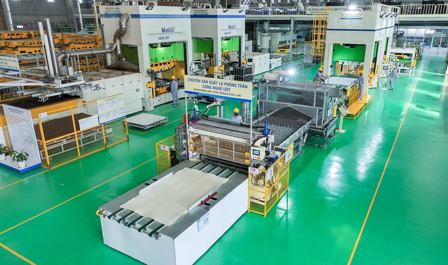Activities at the passenger car interior manufacturing factory at the THACO INDUSTRIES Mechanical Center. Photo: MAI QUE