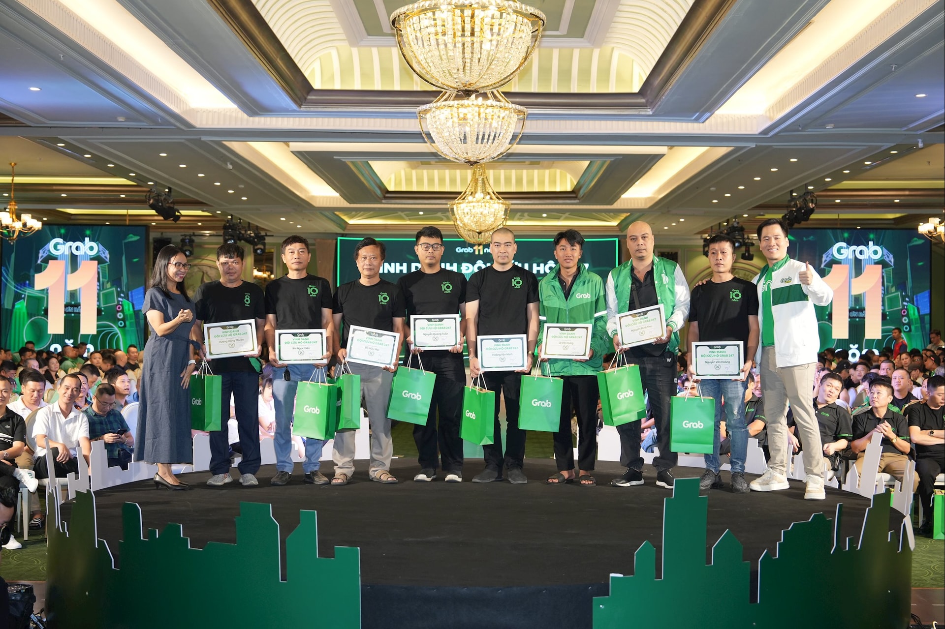 Grab vinh danh các bác tài hoạt động tích cực trong đội cứu hộ 247
