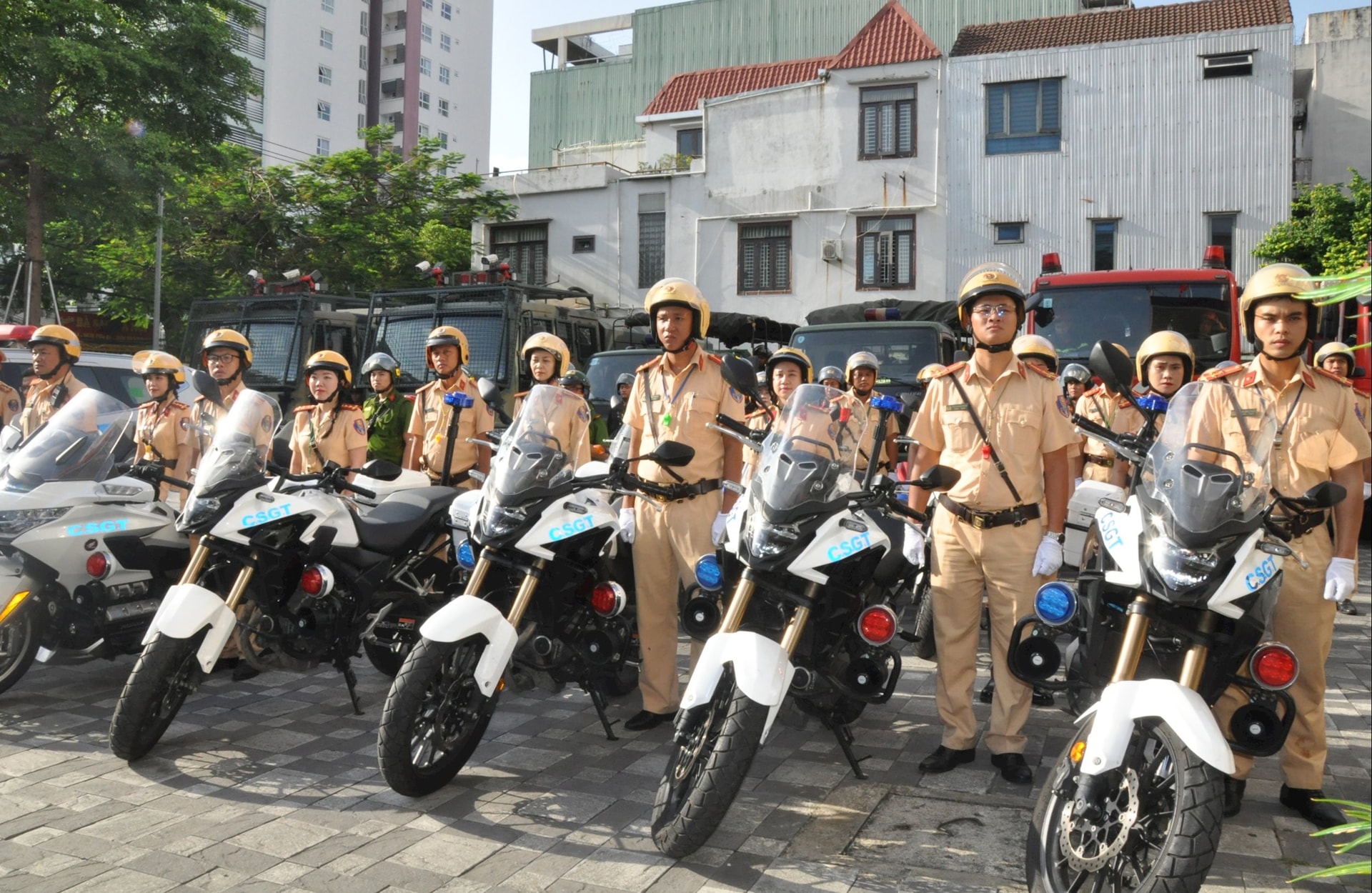 Lực lương Cảnh sát giao thông ra quân bảo đảm trật tự an toàn giao thông trên địa bàn thành phố. Ảnh LÊ HÙNG