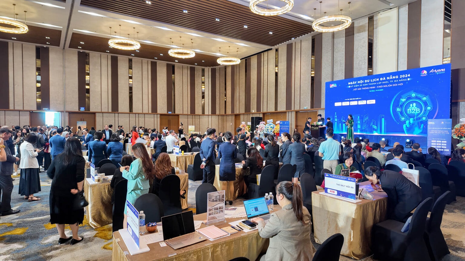 ngay-hoi-du-ngay-hoi-du-lich-quoc-te-da-nang-2025-diem-hen-ket-noi-hop-tac-va-but-phat-02-1536x864.jpg