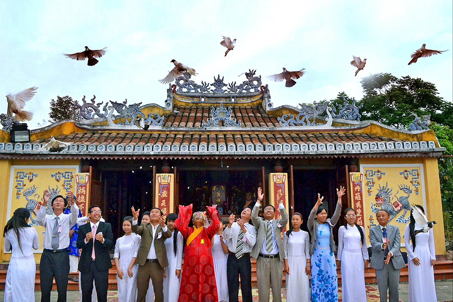 Lễ hội đình làng Trung Nghĩa, một trong những lễ hội giàu bản sắc văn hóa xứ Quảng. Ảnh: HUY KHANG