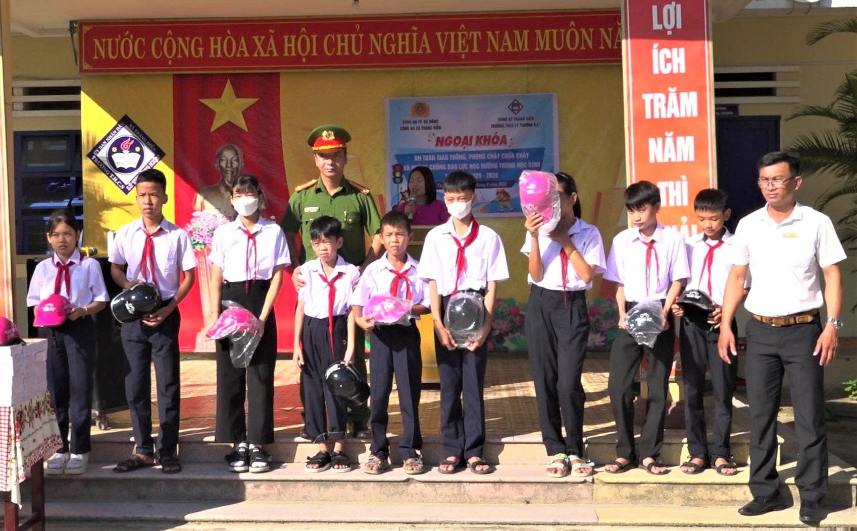 Cong an xa Thang Dien