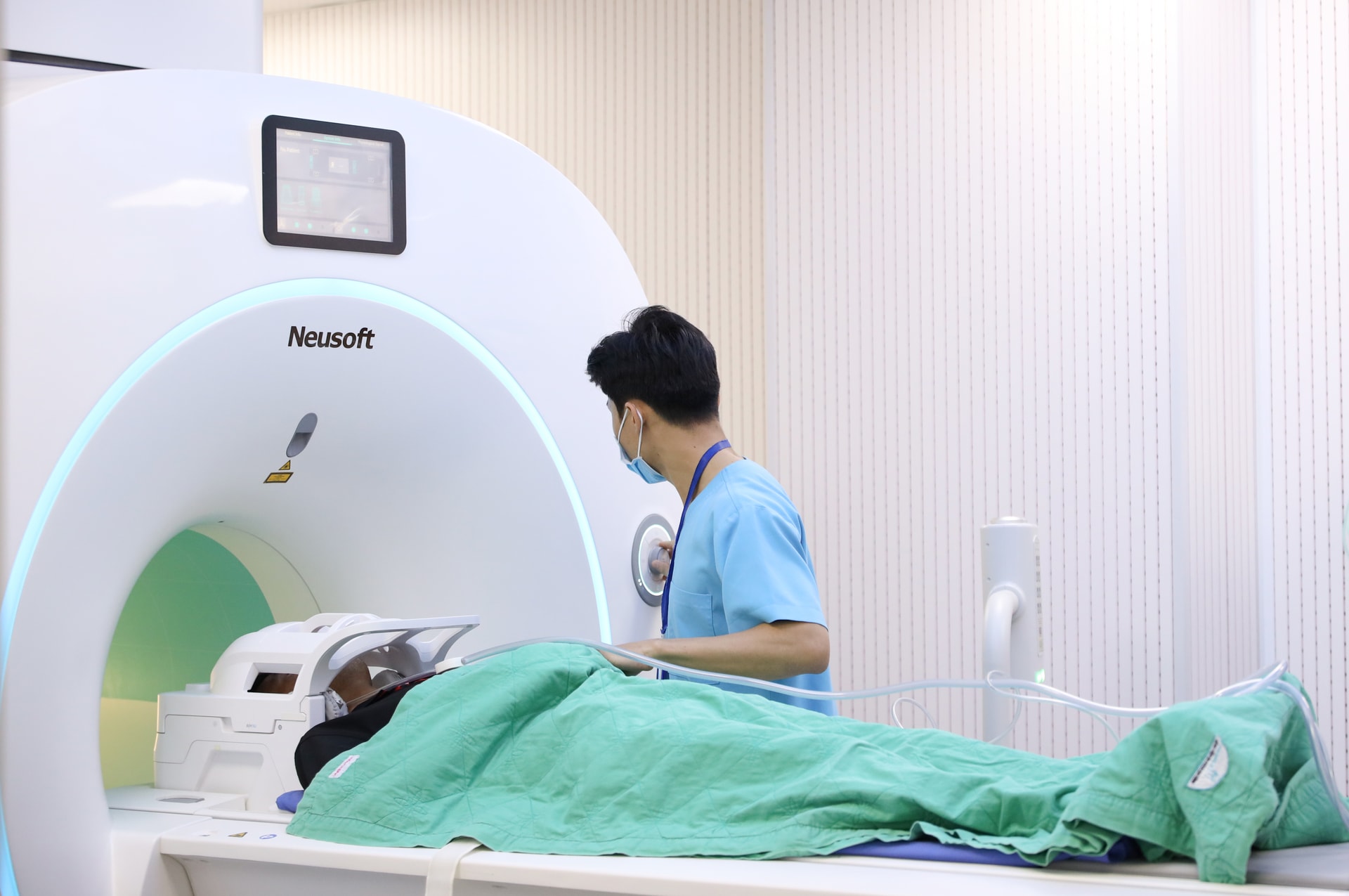 ម៉ាស៊ីន MRI គុណភាពបង្ហាញខ្ពស់ Tesla 1.5 ត្រូវបានប្រើប្រាស់ក្នុងការពិនិត្យជំងឺជាច្រើននៅមន្ទីរពេទ្យទូទៅគ្រួសារ Da Nang ។ រូបថត៖ L.H