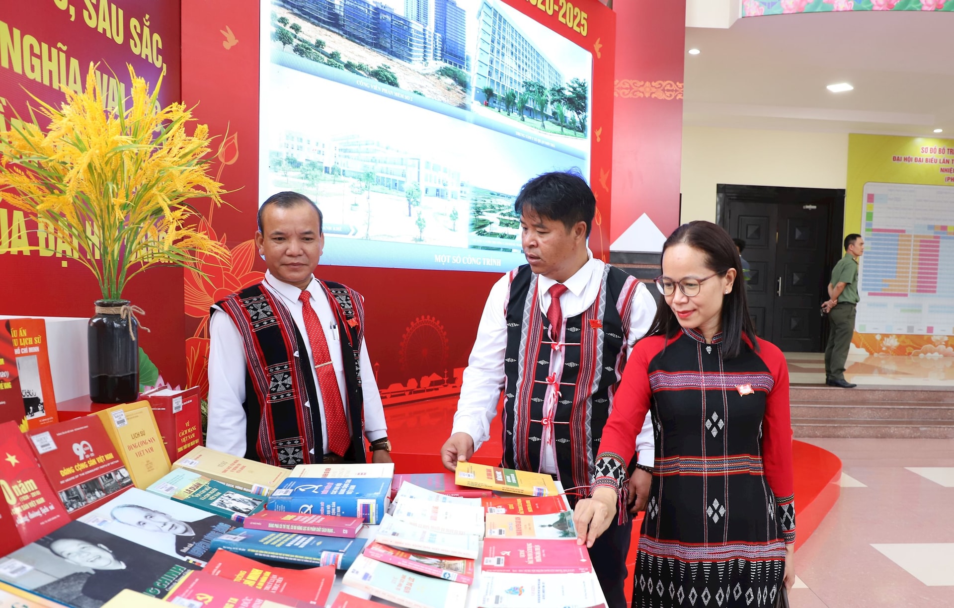 Các đại biểu tham dự đại hội.